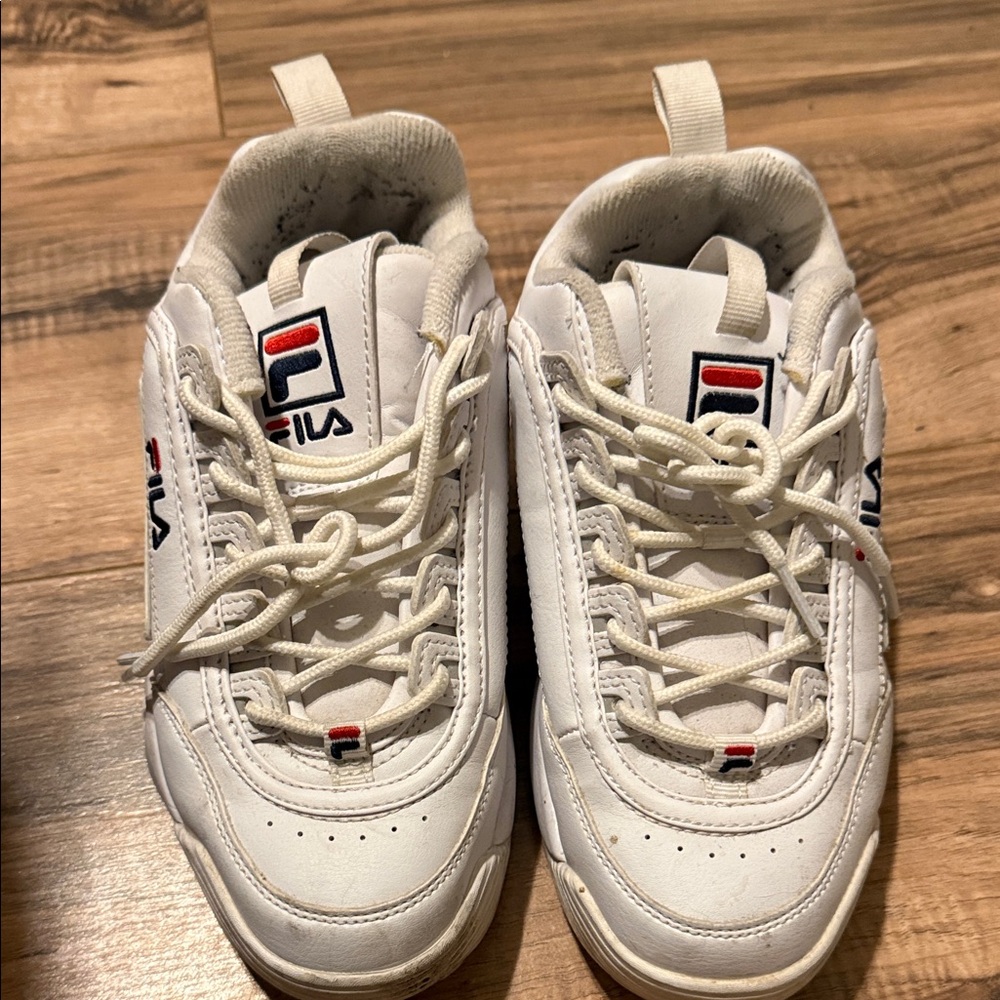 Fila Men's White and Navy Sneakers